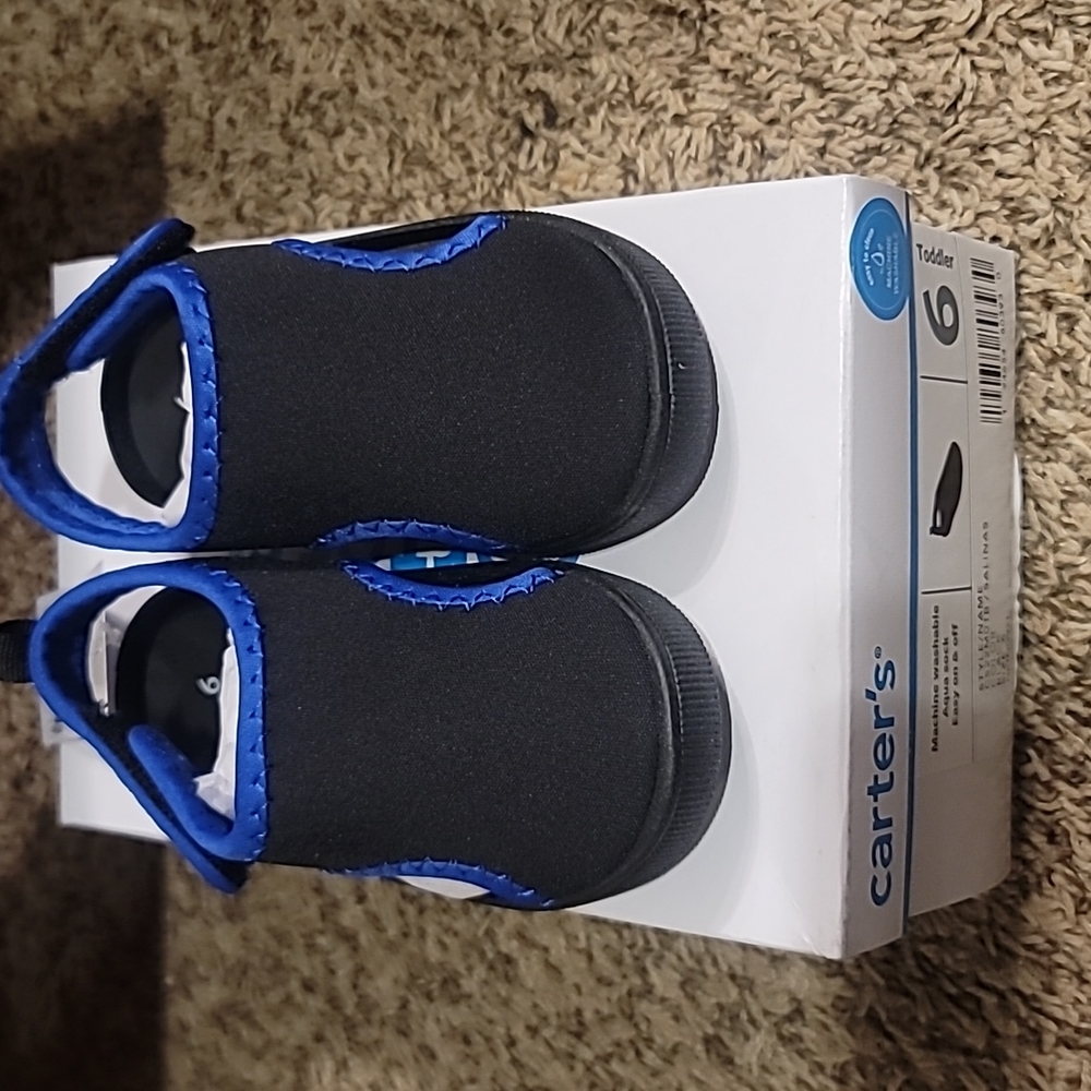 CARTER'S TODDLER BOYS AQUA SOCK WATER SHOE/SANDALS: BLACK/BLUE: NIB: SZ 6